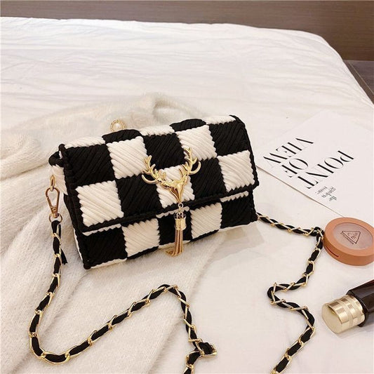 Black & White Woven Wonder